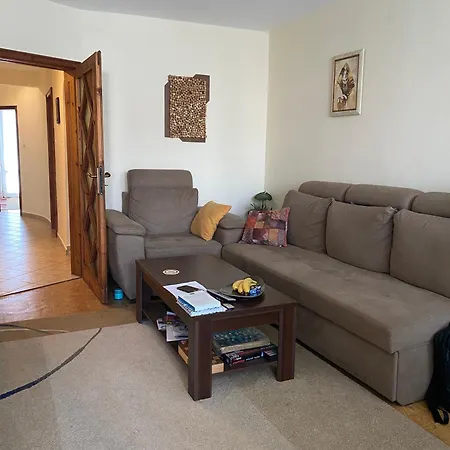 Lovely Two-bedroom Flat In Centre * بورغاس