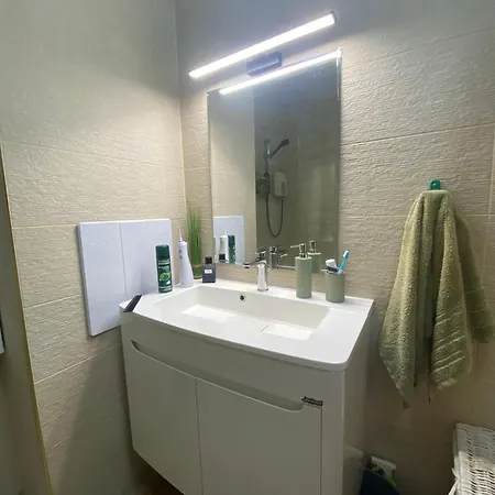 شقة Lovely Two-bedroom Flat In Centre