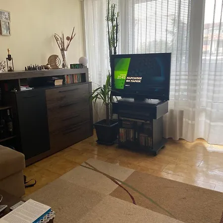 Lovely Two-bedroom Flat In Centre شقة بورغاس